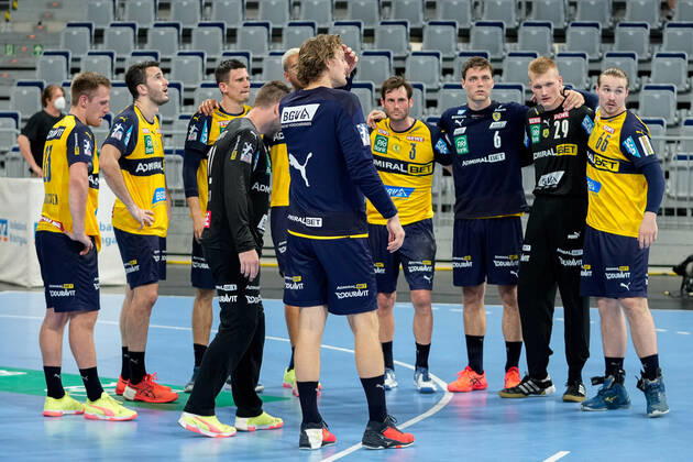 Rhein Neckar Löwen players, disappointed with defeat, disappointment after final whistle, highlight, loser, lost, frustration, disappointed, pessimistic, 19 06 2021, Mannheim Germany , Handball, Bundesliga, Rhein Neckar Löwen SC Magdeburg xozx