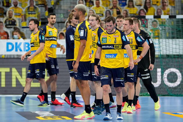 Rhein Neckar Löwen players, disappointed about the defeat, disappointment after the final whistle, highlight, loser, lost, frustration, disappointed, pessimistic, front with from left Philipp Ahouansou RNL, 19 and Uwe Gensheimer RNL, 3 , 19 06 2021, Mannheim Germany , Handball, Bundesliga, Rhein Neckar Löwen SC Magdeburg xozx