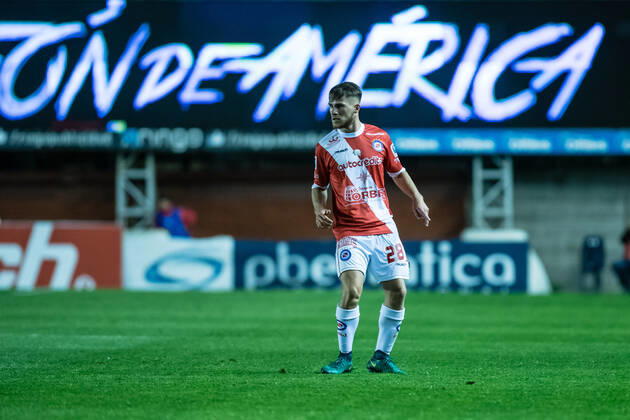 BUENOS AIRES, ARGENTINA - 2017 OCTOBER 27. Alexis Mac Allister of Argentinos Juniors during the Superliga Argentina match between Argentinos Juniors and Arsenal Sarandi 3:2 at Diego Armando Maradona Stadium, ( Photo by Sebastian Frej ) Argentinos Juniors v Arsenal Sarandi 3:2 Superliga Argentina 27 10 2017 Copyright: xSebastianxFrejx