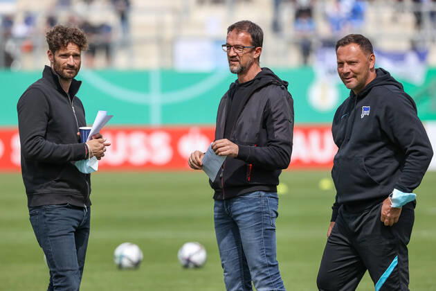 Meppen, Germany 08 08 2021,Sports Director Arne Friedrich Hertha BSC Beriln , Managing Director Sport Fredi Bobic Hertha BSC Berlin and Coach Pal Dardai Hertha BSC Berlin look on during the DFB Pokal match between SV Meppen and Hertha BSC Berlin at Haensch Arena on 08 August 2021 in Meppen Meppen Haensch Arena Lower Saxony Germany Copyright: xStefanxBrauerx