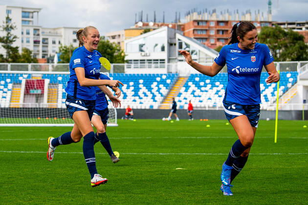 210920 Frida Maanum and Ingrid Syrstad Engen of the Norwegian women s national football team during a training session on September 20, 2021 in Pristina Photo Vegard Wivestad Grott BILDBYRAN kod VG VG0171 fotboll football soccer fotball vm kval kval fifa women s world cup qualifier qualifier träning practice training training norway norway dam bbeng, Copyright: VEGARDxWIVESTADxGRoTT BB210920VG014