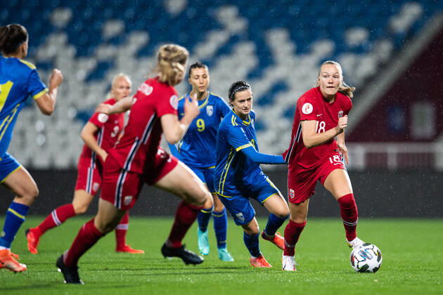 210921 Frida Maanum of Norway during the FIFA Womens World Cup Qualifier football match between Kosovo and Norway on September 21, 2021 in Pristina Photo Vegard Wivestad Grott BILDBYRAN code VG VG0172 bbeng football soccer football football fifa world cup qualifiers norway norway kosovo,  Copyright: VEGARDxWIVESTADxGRoTT BB210921VG012