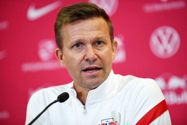 Fußball Bundesliga Saison 2021 2022, 7 Spieltag, PK RB Leipzig ahead of Leipzig vs Bochum 01 10 2021 Jesse Marsch coach RB Leipzig speaks at the press conference of RB Leipzig ahead of the Bundesliga match against Bochum 01 10 2021 Leipzig Saxony Germany Red Bull training ground at Cottaweg.