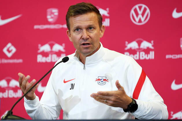 Fußball Bundesliga Saison 2021 2022, 7 Spieltag, PK RB Leipzig ahead of Leipzig vs Bochum 01 10 2021 Jesse Marsch coach RB Leipzig speaks and gestures during RB Leipzigs press conference ahead of the Bundesliga match against Bochum 01 10 2021 Leipzig Saxony Germany Red Bull training ground at Cottaweg.