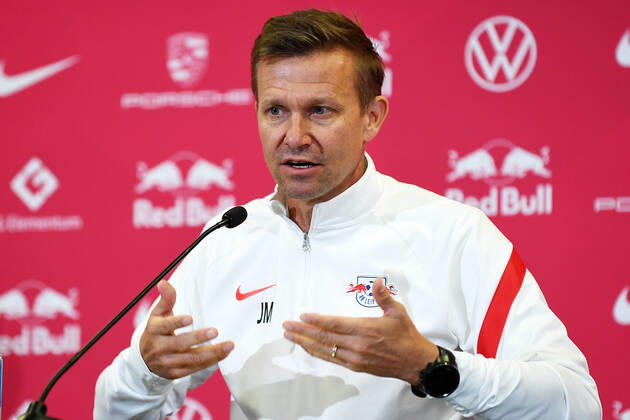 Fußball Bundesliga Saison 2021 2022, 7 Spieltag, PK RB Leipzig ahead of Leipzig vs Bochum 01 10 2021 Jesse Marsch coach RB Leipzig speaks and gestures during RB Leipzigs press conference ahead of the Bundesliga match against Bochum 01 10 2021 Leipzig Saxony Germany Red Bull training ground at Cottaweg.