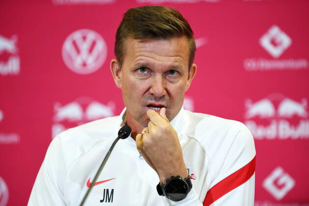 Fußball Bundesliga Saison 2021 2022, 7 Spieltag, PK RB Leipzig ahead of Leipzig vs Bochum 01 10 2021 Jesse Marsch coach RB Leipzig speaks and gestures during RB Leipzigs press conference ahead of the Bundesliga match against Bochum 01 10 2021 Leipzig Saxony Germany Red Bull training ground at Cottaweg.