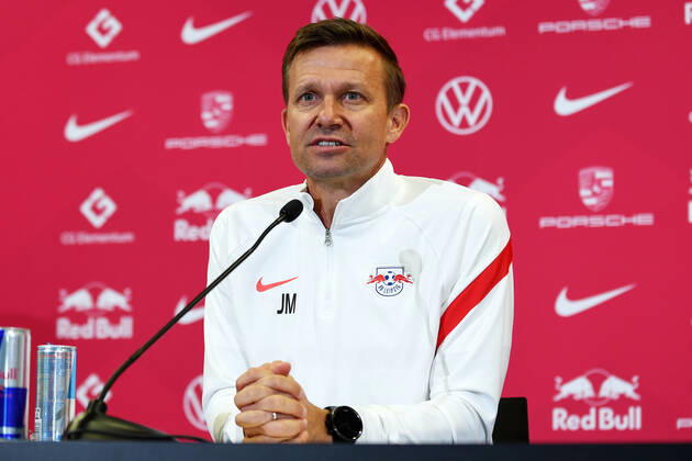 Fußball Bundesliga Saison 2021 2022, 7 Spieltag, PK RB Leipzig ahead of Leipzig vs Bochum 01 10 2021 Jesse Marsch coach RB Leipzig speaks and gestures during RB Leipzigs press conference ahead of the Bundesliga match against Bochum 01 10 2021 Leipzig Saxony Germany Red Bull training ground at Cottaweg.