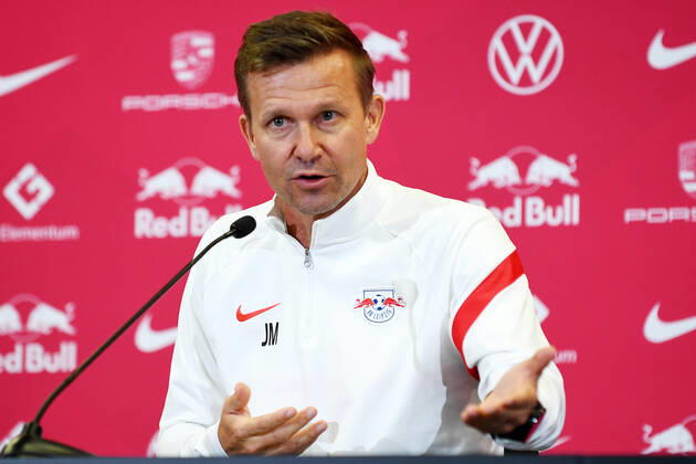 Fußball Bundesliga Saison 2021 2022, 7 Spieltag, PK RB Leipzig ahead of Leipzig vs Bochum 01 10 2021 Jesse Marsch coach RB Leipzig speaks and gestures during RB Leipzigs press conference ahead of the Bundesliga match against Bochum 01 10 2021 Leipzig Saxony Germany Red Bull training ground at Cottaweg.