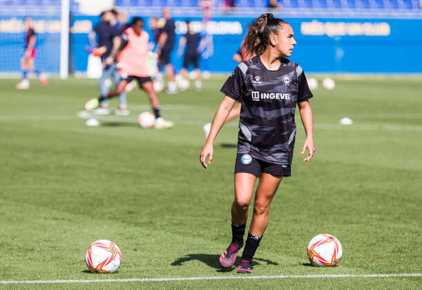 October 2, 2021, Sant Joan Despi, Barcelona, Spain: Alba Aznar of Deportivo Alaves Femenino warms up during the Liga Iberdrola match between FC Barcelona, Barca Femeni and Deportivo Alaves Femenino at Johan Cruyff Stadium on October 02, 2021 in Sant Joan Despi, Barcelona, Spain. Sant Joan Despi Spain - ZUMAa181 20211002_zaa_a181_002 Copyright: xJavierxBorregox