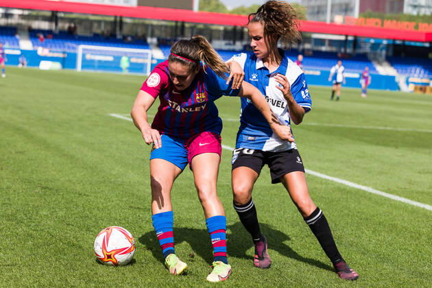 October 2, 2021, Sant Joan Despi, Barcelona, Spain: Mariona Caldenteny of FC Barcelona, Barca Femeni in action against Nerea Nevado of Deportivo Alaves Femenino during the Liga Iberdrola match between FC Barcelona Femeni and Deportivo Alaves Femenino at Johan Cruyff Stadium on October 02, 2021 in Sant Joan Despi, Barcelona, Spain. Sant Joan Despi Spain - ZUMAa181 20211002_zaa_a181_025 Copyright: xJavierxBorregox