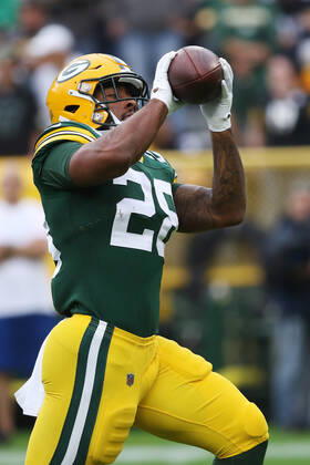 GREEN BAY, WI - OCTOBER 03: Green Bay Packers running back A.J. Dillon (28) makes a catch during a game between the Green Bay Packers and the Pittsburgh Steelers at Lambeau Field on October 3, 2021 in Green Bay, WI. (Photo by Larry Radloff Icon Sportswire) NFL, American Football Herren, USA OCT 03 Steelers at Packers Icon2110030822