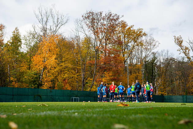 211022 Players and staff of the Norwegian women s national football team during a training session on October 22, 2021 in Lodz Photo Vegard Wivestad Grott BILDBYRAN kod VG VG0188 bbeng fotboll football soccer fotball vm kval kval fifa women s world cup qualifier qualifier träning practice training training norway norway dam poland poland, Copyright: VEGARDxWIVESTADxGRoTT BB211022VG015