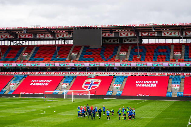 211024 Players and staff of the Norwegian women s national football team during a training session on October 24, 2021 at Ullevaal stadion in Oslo Photo Vegard Wivestad Grott BILDBYRAN kod VG VG0189 bbeng fotboll football soccer fotball vm kval kval fifa women s world cup qualifier qualifier träning practice training training norway norway dam arena, Copyright: VEGARDxWIVESTADxGRoTT BB211024VG016