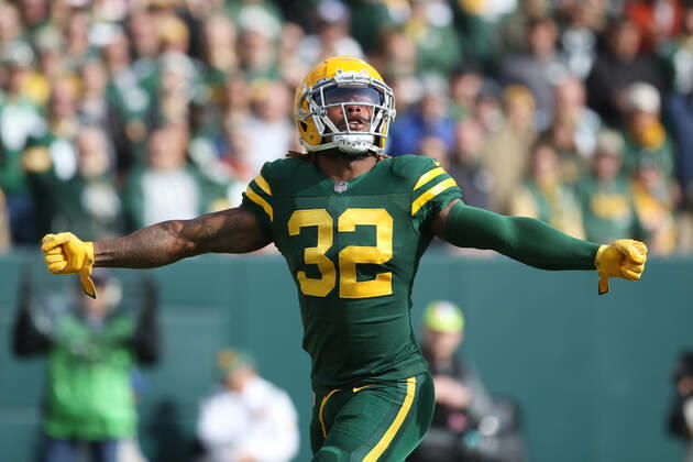 GREEN BAY, WI - OCTOBER 24: Green Bay Packers running back Kylin Hill (32) waves off a kickoff return during a game between the Green Bay Packers and the Washington Football Team at Lambeau Field on October 24, 2021 in Green Bay, WI. (Photo by Larry Radloff Icon Sportswire) NFL, American Football Herren, USA OCT 24 Washington Football Team at Packers Icon2110240465