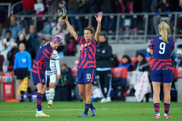 SAINT PAUL, MN - OCTOBER 26: United States forward Carli Lloyd (10) waves to fans after playing her final game against Korea Republic as a member of the US Women s national team, Nationalteam at Allianz Field on October 26, 2021 in St Paul, Minnesota. United States defeated Korea Republic 6-0. (Photo by Robin Alam Icon Sportswire) SOCCER: OCT 26 Women s - USA v Korea Icon164211026001