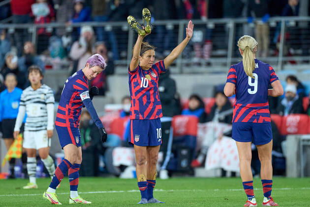 SAINT PAUL, MN - OCTOBER 26: United States forward Carli Lloyd (10) waves to fans after playing her final game against Korea Republic as a member of the US Women s national team, Nationalteam at Allianz Field on October 26, 2021 in St Paul, Minnesota. United States defeated Korea Republic 6-0. (Photo by Robin Alam Icon Sportswire) SOCCER: OCT 26 Women s - USA v Korea Icon164211026003