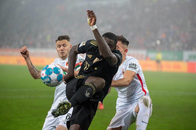 Dayot Upamecano FC Bayern Muenchen, 02 , GER, FC Augburg vs FC Bayern Muenchen, Football, Bundesliga, 12 Spieltag, Spielzeit 2021 2022, 19 11 2021, DFB DFL regulations prohibit any use of photographs as image sequences and or quasi video , GER, FC Augburg vs FC Bayern Muenchen, Football, Bundesliga, 12 Spieltag, Spielzeit 2021 2022, 19 11 2021 Augsburg Copyright: xEibner-Pressefoto SaschaxWaltherx EP_EER