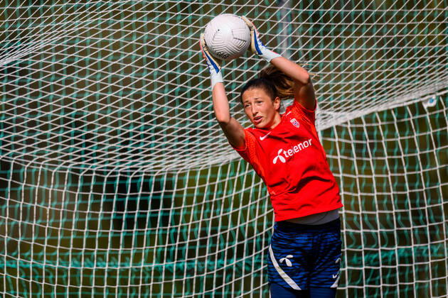 220218 Goalkeeper Cecilie Haustaker Fiskerstrand during a training session with the Norwegian women s national football team on February 18, 2022 in Alvor Photo Ludvig Thunman BILDBYRAN code LT LT0279 football football soccer football algarve cup training practice training norway norway dam bbeng,  Copyright: LUDVIGxTHUNMAN BB220218LT079