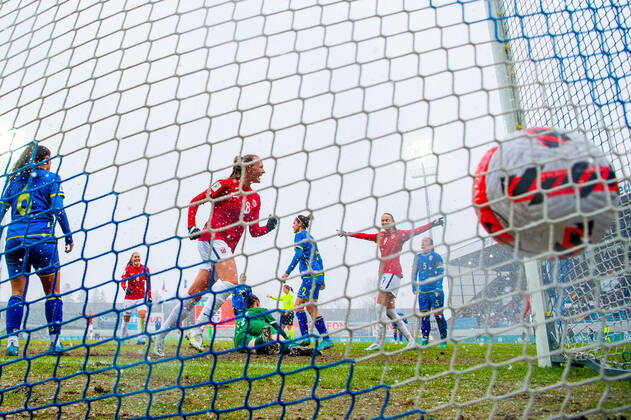 220407 Frida Maanum of Norway celebrates after scoring the 3 0 goal during the FIFA Women s World Cup Qualifier football match between Norway and Kosovo on April 7, 2022 in Sandefjord Photo Vegard Grott BILDBYRAN kod VG VG0264 bbeng fotball soccer football fotboll fifa world cup qualifiers vm qualification women world cup qualifier international dam norway norway kosovo cheer, Copyright: VEGARDxGRoTT BB220407VG605