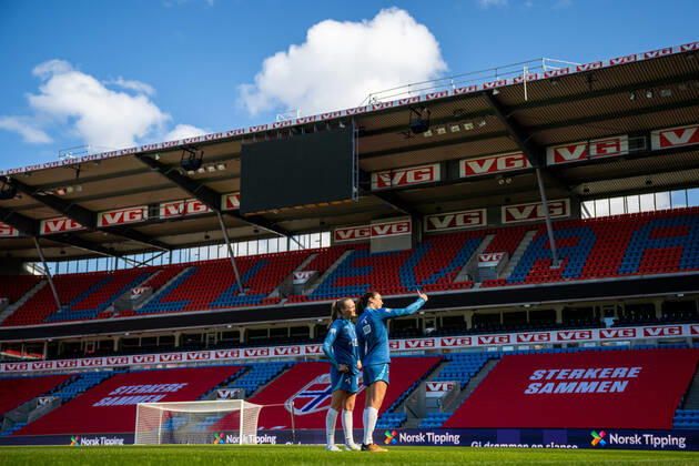 220411 Frida Maanum and Ingrid Syrstad Engen of the Norwegian women s national football team during a training session on April 11, 2022 in Oslo Photo Vegard Grott BILDBYRAN kod VG VG0265 bbeng fotboll football soccer fotball vm kval kval fifa women s world cup qualifier qualifier träning practice training training norway norway dam, Copyright: VEGARDxGRoTT BB220411VG008
