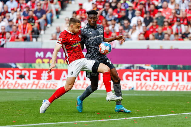 Maximilian Eggestein SC Freiburg, 08 and Taiwo Awoniyi 1 FC Union Berlin, 14 in duel , GER, SC Freiburg vs 1 FC Union Berlin, Football, Bundesliga, 33 Matchday, Season 2021 2022, 07 05 2022 DFL REGULATES PROHIBIT ANY USE OF PHOTOGRAPHS AS IMAGE SEQUENCES AND OR QUASI VIDEO GER, SC Freiburg vs 1 FC Union Berlin, Football, Bundesliga, 33 Matchday, Season 2021 2022, 07 05 2022 Freiburg im Breisgau Copyright: xEibner-Pressefoto GrantxHubbsx EP_GHS