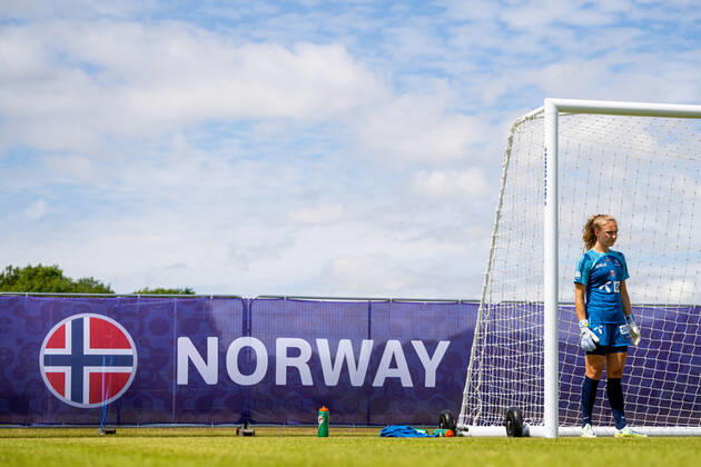 220704 Goalkeeper Sunniva Skoglund of the Norwegian national football team during a training session ahead of the UEFA Women s Euro 2022 Championship on July 4, 2022 in Brighton Photo Vegard Grott BILDBYRAN kod VG VG0308 bbeng fotboll football soccer fotball fotbolls em fotball em europamästerskap em uefa womens euro training practice training training norway norway dam, Copyright: VEGARDxGRoTT BB220704VG070