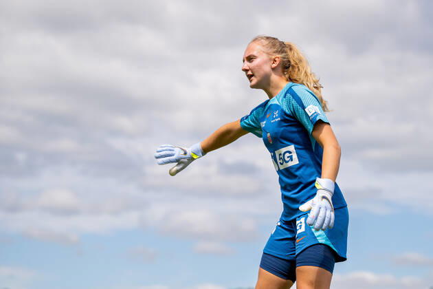 220704 Goalkeeper Sunniva Skoglund of the Norwegian national football team during a training session ahead of the UEFA Women s Euro 2022 Championship on July 4, 2022 in Brighton Photo Vegard Grott BILDBYRAN kod VG VG0308 bbeng fotboll football soccer fotball fotbolls em fotball em europamästerskap em uefa womens euro training practice training training norway norway dam, Copyright: VEGARDxGRoTT BB220704VG082
