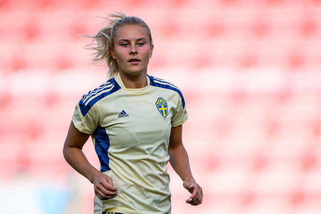 220716 Amanda Nilden of the Swedish women s national football team at a training session during the UEFA Women s Euro 2022 Championship on July 16, 2022 in Leigh Photo Ludvig Thunman BILDBYRAN code LT LT0375 training sweden sweden day 11 dam bbeng,  Copyright: LUDVIGxTHUNMAN BB220716LT089