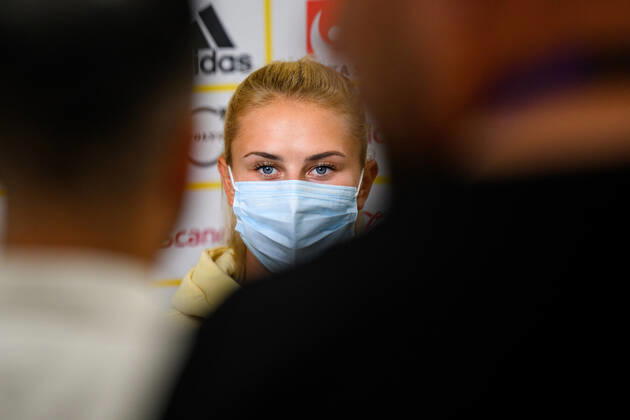 220723 Amanda Nilden of the Swedish womens national football team is interviewed by the media at a press conference during the UEFA Womens Euro 2022 Championship on July 23, 2022 in Chester Photo Ludvig Thunman BILDBYRAN code LT LT0389 fotbol football soccer fotball fotbols em european championship em uefa womens euro press conference press conference sweden sweden day 18 dam bbeng,  Copyright: LUDVIGxTHUNMAN BB220723LT087