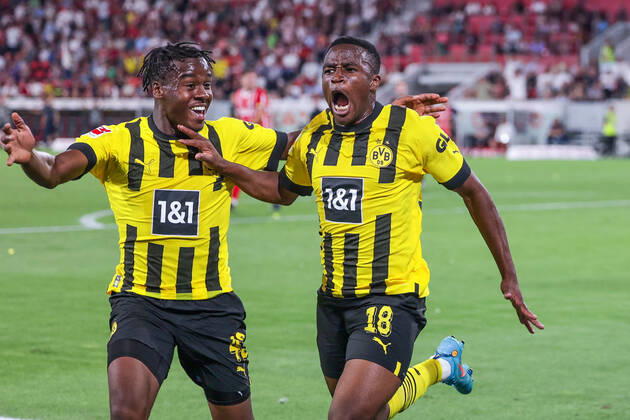 12 08 2022, Football, 2022 2023 season, 1 Bundesliga, SC Freiburg Borussia Dortmund, f l Jamie Jermaine Bynoe Gittens Borussia Dortmund , Youssoufa Moukoko Borussia Dortmund celebrate the goal to 1 2, Photo Dennis Ewert RHR PHOTO xRHR PHOTO DEx