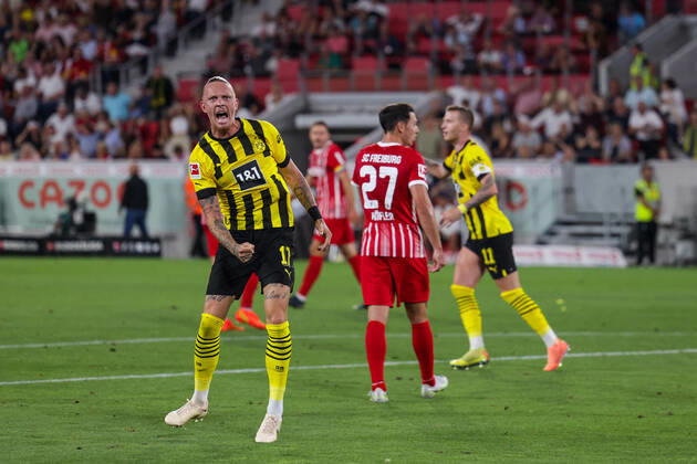 12 08 2022, Football, 2022 2023 season, 1 Bundesliga, SC Freiburg Borussia Dortmund, Marius Wolf Borussia Dortmund celebrates the goal to 1 1 by Jamie Jermaine Bynoe Gittens Borussia Dortmund , Photo Dennis Ewert RHR PHOTO xRHR PHOTO DEx