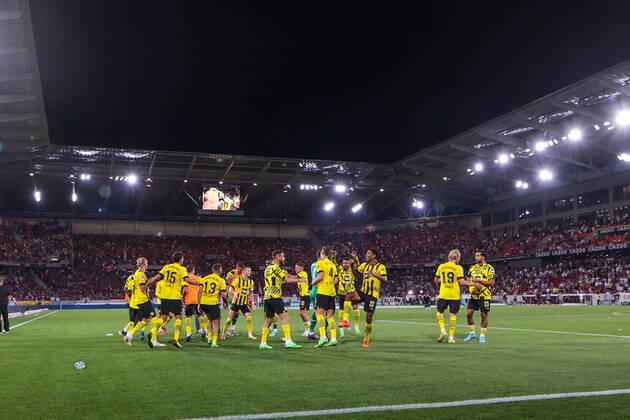 12 08 2022, Football, 2022 2023 season, 1 Bundesliga, SC Freiburg Borussia Dortmund, Borussia Dortmund players celebrate away victory, Photo Dennis Ewert RHR PHOTO xRHR PHOTO DEx