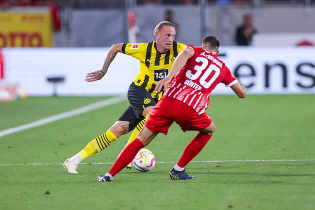 12 08 2022, Football, Season 2022 2023, 1 Bundesliga, SC Freiburg Borussia Dortmund, f l Marius Wolf Borussia Dortmund , Christian Günter SC Freiburg , Photo Dennis Ewert RHR PHOTO xRHR PHOTO DEx