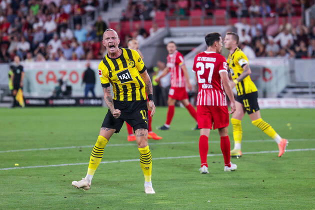 12 08 2022, Football, 2022 2023 season, 1 Bundesliga, SC Freiburg Borussia Dortmund, Marius Wolf Borussia Dortmund celebrates the goal to 1 1 by Jamie Jermaine Bynoe Gittens Borussia Dortmund , Photo Dennis Ewert RHR PHOTO xRHR PHOTO DEx