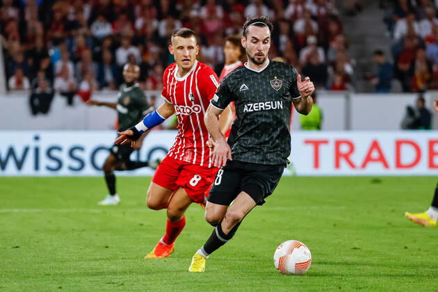 Maximilian Eggestein SC Freiburg, 08 and Marko Jankovic Qarabag FK, 08 in running duel , GER, SC Freiburg vs Qarabag FK, Football, UEFA Europa League, Matchday 1, Group Stage, 08 09 2022 GER, SC Freiburg vs Qarabag FK, Football, UEFA Europa League, Matchday 1, Group Stage, 08 09 2022 Freiburg im Breisgau, Germany Copyright: xGrantxHubbsx EP_GHS