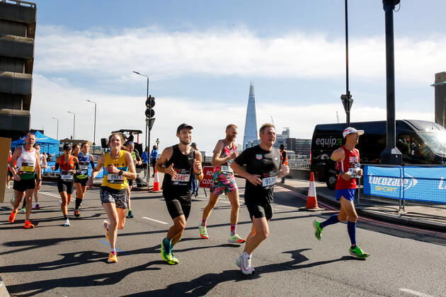 October 2, 2022, London, United Kingdom: Participants of TCS 2022 London Marathon run through central London. Nearly 42 thousand runners participated in the 2022 competition. London United Kingdom - ZUMAs197 20221002_zaa_s197_235 Copyright: xDominikaxZarzyckax