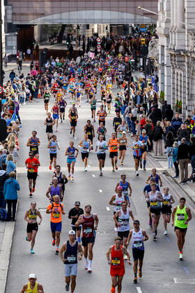 October 2, 2022, London, United Kingdom: Participants of TCS 2022 London Marathon run through central London. Nearly 42 thousand runners participated in the 2022 competition. London United Kingdom - ZUMAs197 20221002_zaa_s197_236 Copyright: xDominikaxZarzyckax