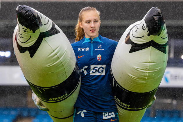 221005 Goalkeeper Sunniva Skoglund of the Norwegian womens national football team during a training session on October 5, 2022 in Oslo Photo Vegard Grot BILDBYRAN code VG VG0365 bbeng football football soccer football training international friendly private international training practice training training norway norway women women, Copyright: VEGARDxGRoTT BB221005VG016