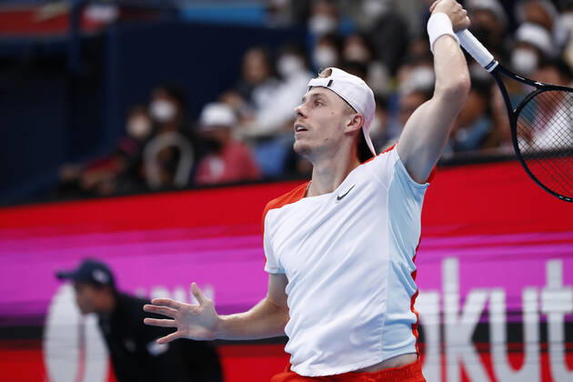 October 8, 2022, Tokyo, Japan: Denis SHAPOVALOV (CAN) hits a return against Taylor FRITZ (USA) during their Semifinal match at the Rakuten Japan Open Tennis Championships 2022 at Ariake Coliseum. The tournament is held from October 1 to 9. Tokyo Japan - ZUMAm191 20221008_zap_m191_045 Copyright: xRodrigoxReyesxMarinx
