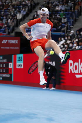 October 8, 2022, Tokyo, Japan: Denis SHAPOVALOV (CAN) hits a return against Taylor FRITZ (USA) during their Semifinal match at the Rakuten Japan Open Tennis Championships 2022 at Ariake Coliseum. The tournament is held from October 1 to 9. Tokyo Japan - ZUMAm191 20221008_zap_m191_047 Copyright: xRodrigoxReyesxMarinx