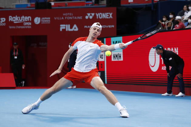 October 8, 2022, Tokyo, Japan: Denis SHAPOVALOV (CAN) hits a return against Taylor FRITZ (USA) during their Semifinal match at the Rakuten Japan Open Tennis Championships 2022 at Ariake Coliseum. The tournament is held from October 1 to 9. Tokyo Japan - ZUMAm191 20221008_zap_m191_048 Copyright: xRodrigoxReyesxMarinx