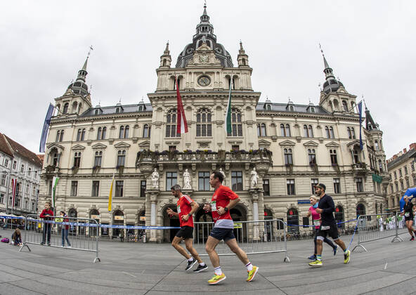 RUNNING - Graz Marathon 2022 GRAZ,AUSTRIA,09.OCT.22 - RUNNING - Graz Marathon. Image shows participants. GEPAxpictures xWolfgangxJannach