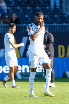 Moritz Broni Kwarteng 1 FC Magdeburg, 08 after the defeat visibly entauescht enttaeuschung sadly dejected, SV Sandhausen vs 1 FC Magdeburg, Football, 2 Liga, 11 Matchday, Season 2022 2023, 09 10 2022, DFL REGULATES PROHIBIT ANY USE OF PHOTOGRAPHS AS IMAGE SEQUENCES AND OR QUASI VIDEO SV Sandhausen vs 1 FC Magdeburg, Football, 2 Liga, 11 Matchday, Season 2022 2023, 09 10 2022 Sandhausen Copyright: xEibner-Pressefotox EP_EER