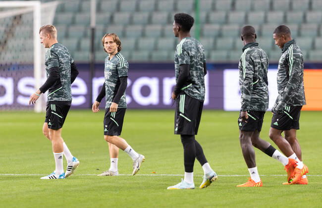 Real Madrid Training Session And press conference, PK, Pressekonferenz Toni Kroos (Real),Luca Modric (Real),Aurelien Tchouameni (Real),Ferland Mendy (Real),David Alaba (Real) during the training session and press conference of Real Madrid in Warsaw, Poland, on October 10, 2022. Warsaw Poland Copyright: xFotoxOlimpikx originalFilename:jastrzebowski-realmadr221010_npF7Z
