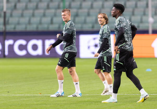Real Madrid Training Session And press conference, PK, Pressekonferenz Toni Kroos (Real),Luca Modric (Real),Aurelien Tchouameni (Real) during the training session and press conference of Real Madrid in Warsaw, Poland, on October 10, 2022. Warsaw Poland Copyright: xFotoxOlimpikx originalFilename:jastrzebowski-realmadr221010_npptj