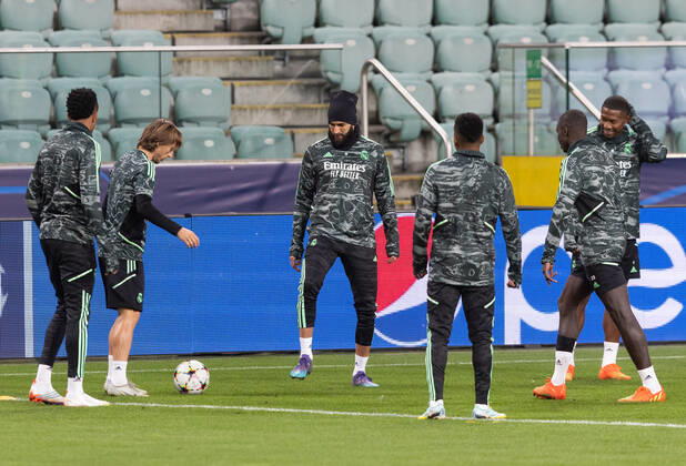 Real Madrid Training Session And press conference, PK, Pressekonferenz Luca Modric (Real),Karim Benzema (Real) during the training session and press conference of Real Madrid in Warsaw, Poland, on October 10, 2022. Warsaw Poland Copyright: xFotoxOlimpikx originalFilename:jastrzebowski-realmadr221010_npIEh