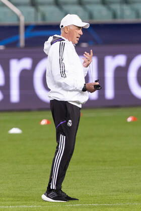 Real Madrid Training Session And press conference, PK, Pressekonferenz Trener Carlo Ancelotti (Real) during the training session and press conference of Real Madrid in Warsaw, Poland, on October 10, 2022. Warsaw Poland Copyright: xFotoxOlimpikx originalFilename:jastrzebowski-realmadr221010_npxLp