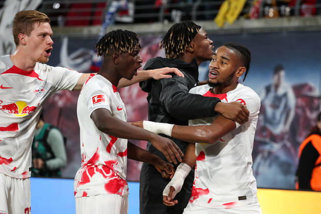 Goal celebration scorer Christopher Nkunku RB Leipzig,18 hits to the goal, the goal is not given, here with v l Marcel Halstenberg RB Leipzig,23 ,Amadou Haidara RB Leipzig,8 ,Mohamed Simakan RB Leipzig,2 1 Football Bundesliga season 2022 2023 point game RB Leipzig vs Hertha BSC Berlin in the Red Bull Arena in Leipzig action,football,Germany,man,men,15 10 2022