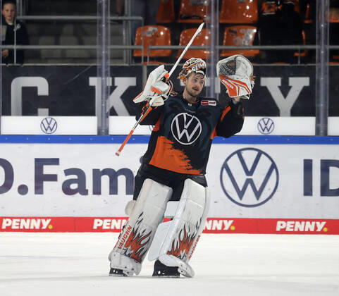 Dustin Strahlmeier Grizzlys Wolfsburg ice hockey, DEL, Penny DEL, men, men, season 2022 20223 Grizzlys Wolfsburg vs Schwenninger Wild Wings, 2 1