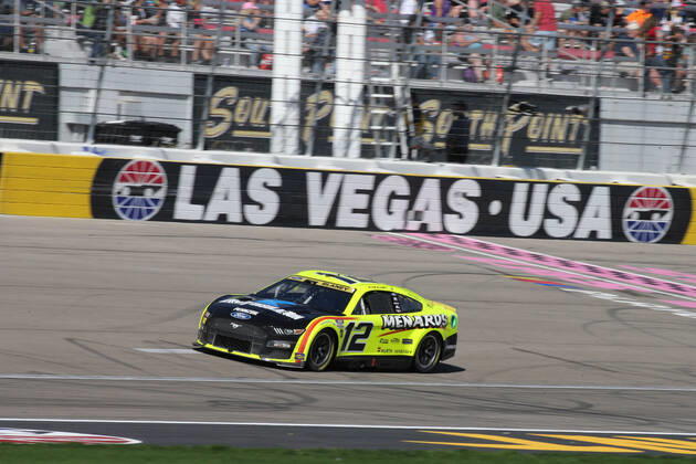 LAS VEGAS, NV - OCTOBER 16: Ryan Blaney ( 12 Team Penske Menards Knauf Ford) racing during the South Point 400 NASCAR, Motorsport, USA Cup Series Playoff race on October 16, 2022, at Las Vegas Motor Speedway in Las Vegas, NV. (Photo by Matthew Bolt LVMS Icon Sportswire) AUTO: OCT 16 NASCAR Cup Series Playoff South Point 400 Icon221016048